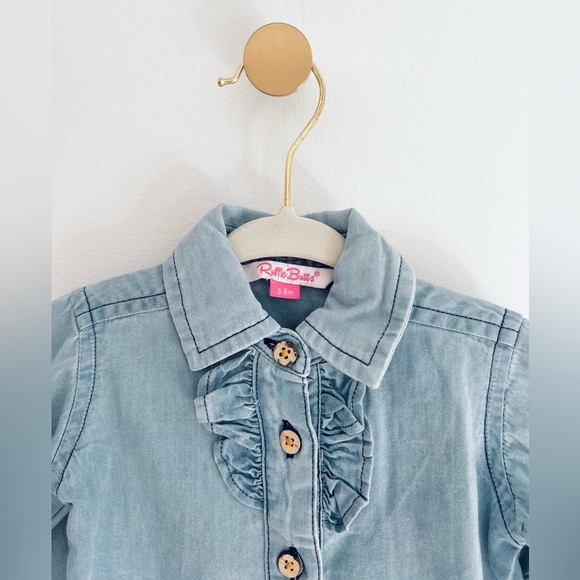 Adorable RUFFLE BUTTS Baby Girl 3-6 MTHS Light Blue Button Down Shirt, LIKE NEW - Picture 5 of 6